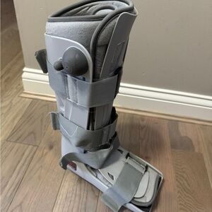 COPY - Breg Walking Boot With Pump Size Medium!